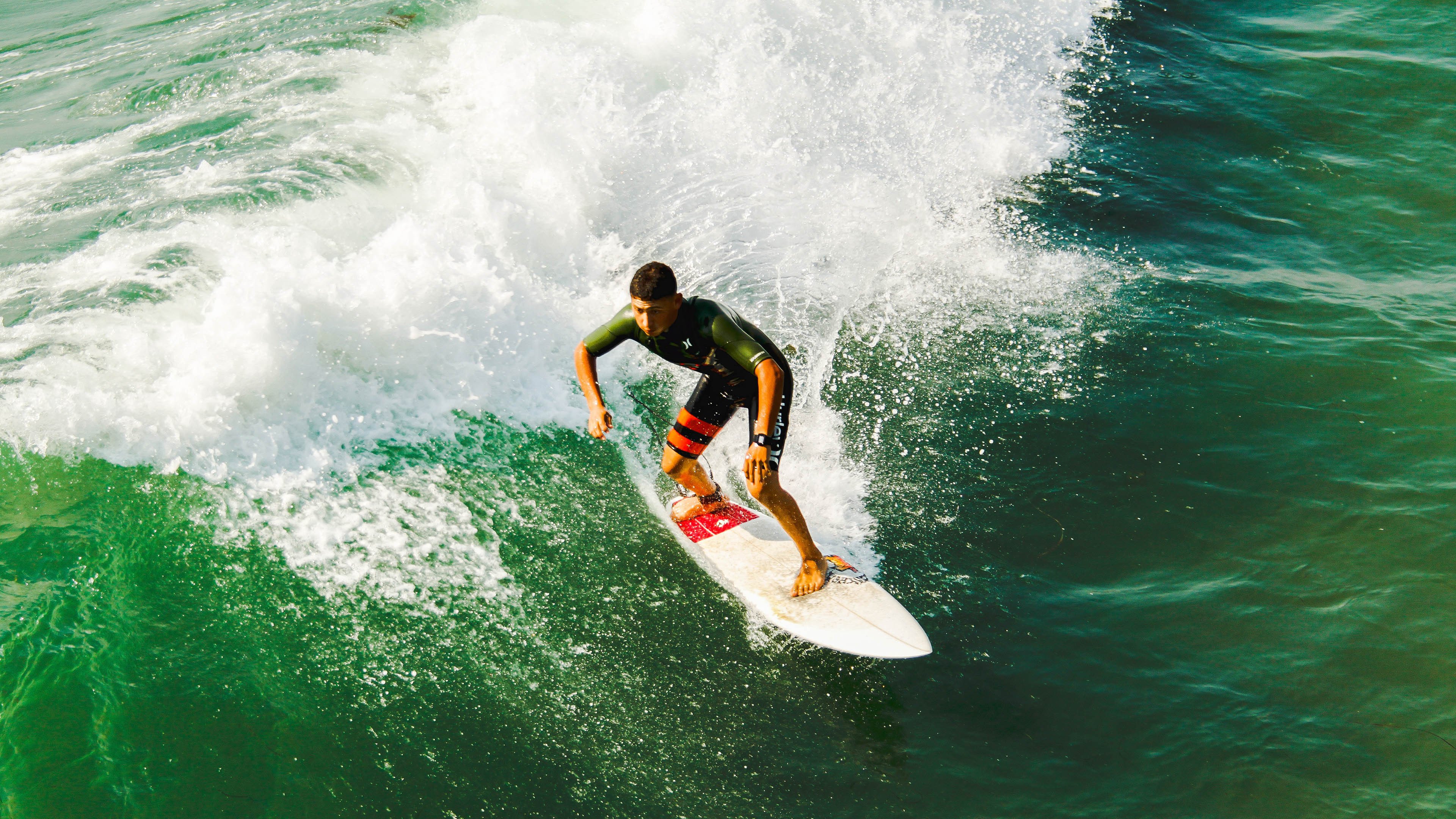 开云下载-户外攀岩巡回赛，突破极限迎难而上，野外攀岩视频比赛视频
